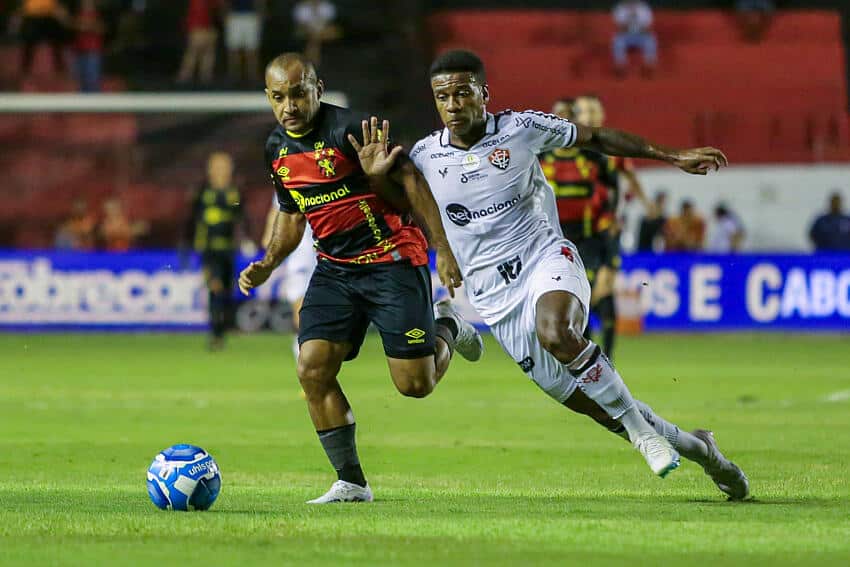 EMOCIONANTE! Jogador de gigante da S&eacute;rie B recebe not&iacute;cia e toma atitude INESPERADA