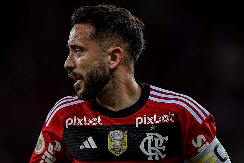 MAESTRO DO MATA-MATA: Everton Ribeiro no centro de um enigma de RENOVA&Ccedil;&Atilde;O no Flamengo