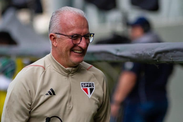 Confirmado, Dorival vai pular de ALEGRIA: diretoria do S&atilde;o Paulo vai RENOVAR com meia campe&atilde;o da Copa do Brasil