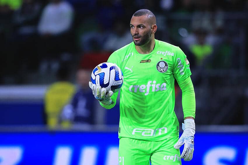 Revelado o segredo da defesa de Weverton no p&ecirc;nalti de Cavani