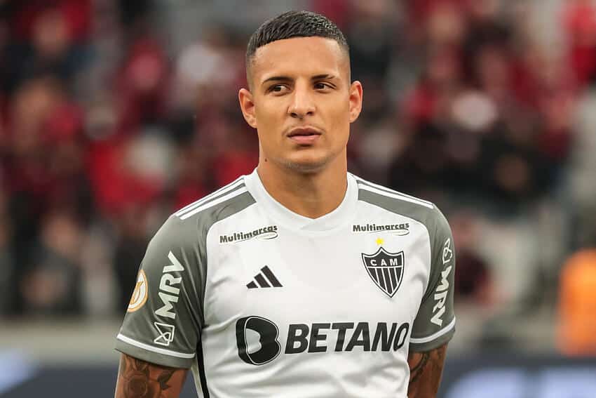 VOC&Ecirc; &Eacute; UM MENTIROSO! Jogador do Atl&eacute;tico-MG fica PISTOLA e DISPARA contra jornalista