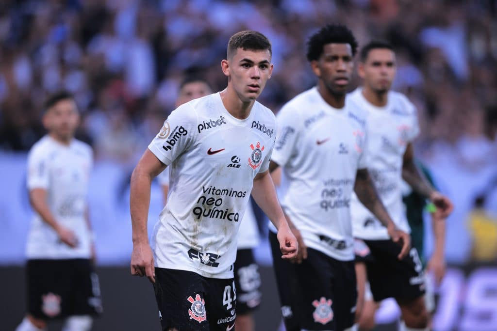 Vale s&oacute; R$ 16 milh&otilde;es, mas joga DEMAIS: Corinthians quer CONTRATAR volante de peso para SUBSTITUIR Moscardo