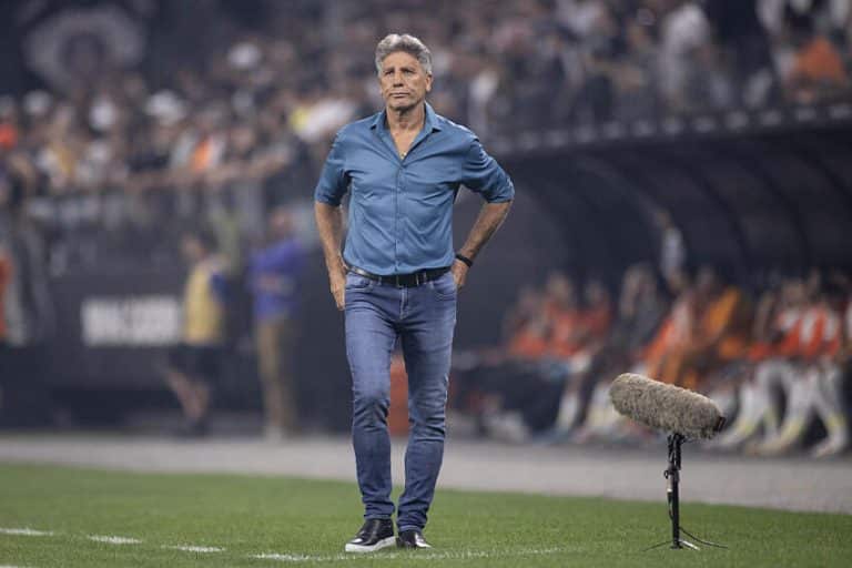 Poderia substituir Su&aacute;rez, saiu a PRE&Ccedil;O DE BANANA do Gr&ecirc;mio e agora brilha Champions