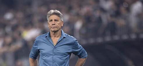 Poderia substituir Su&aacute;rez, saiu a PRE&Ccedil;O DE BANANA do Gr&ecirc;mio e agora brilha Champions