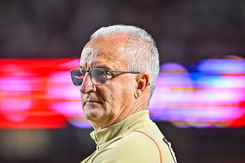 IMPRESSIONANTE! Atacante do S&atilde;o Paulo protagoniza lance BIZARRO pelo Brasileir&atilde;o