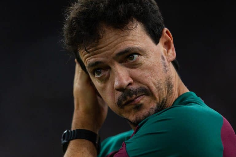 RAPAZ, que dor de cabe&ccedil;a! Convocados por Fernando Diniz PASSAM VERGONHA na Inglaterra