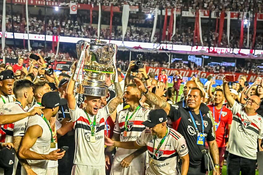 "DO INFERNO AO C&Eacute;U! A incr&iacute;vel jornada do S&atilde;o Paulo: de vice-campe&atilde;o ao topo do p&oacute;dio em apenas um ano