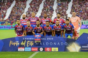 FANT&Aacute;STICO, DEU SHOW! Torcida do Fortaleza vira sensa&ccedil;&atilde;o na web com ESPET&Aacute;CULO NAS ARQUIBANCADAS