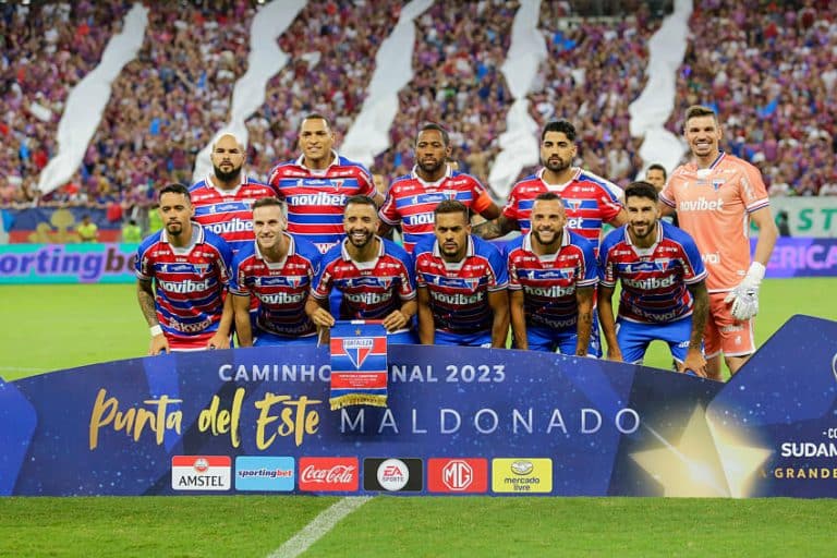 FANT&Aacute;STICO, DEU SHOW! Torcida do Fortaleza vira sensa&ccedil;&atilde;o na web com ESPET&Aacute;CULO NAS ARQUIBANCADAS