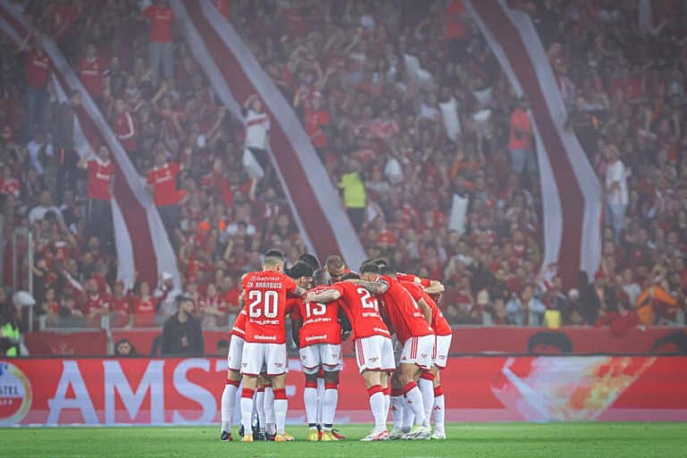 BASTA! Jogador do Internacional sofre RACISMO NA INTERNET ap&oacute;s elimina&ccedil;&atilde;o&nbsp;na&nbsp;Libertadores