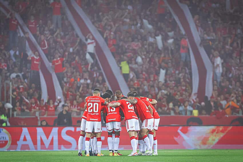 BASTA! Jogador do Internacional sofre RACISMO NA INTERNET ap&oacute;s elimina&ccedil;&atilde;o&nbsp;na&nbsp;Libertadores