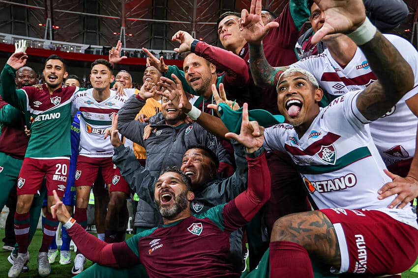 "NUCA VI NADA IGUAL": Jogadores do Fluminense se emocionam com surpresa dos torcedores ap&oacute;s VAGA NA FINAL da Copa Libertadores