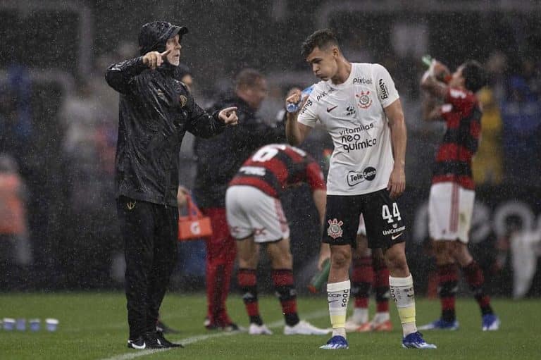 SE ARREPENDEU? Refor&ccedil;o do Corinthians cria POL&Ecirc;MICA e revela desejo INACREDIT&Aacute;VEL