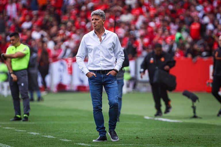 SENTIU? T&eacute;cnico do Gr&ecirc;mio toma atitude POL&Ecirc;MICA ap&oacute;s derrota em cl&aacute;ssico