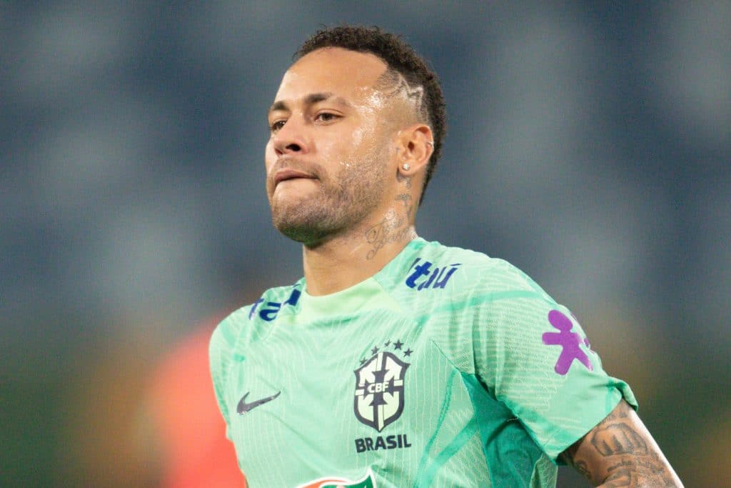 Perdeu a linha: Neymar FICA LOUCO e HUMILHA torcedor da Sele&ccedil;&atilde;o Brasileira que arremessou saco de pipoca