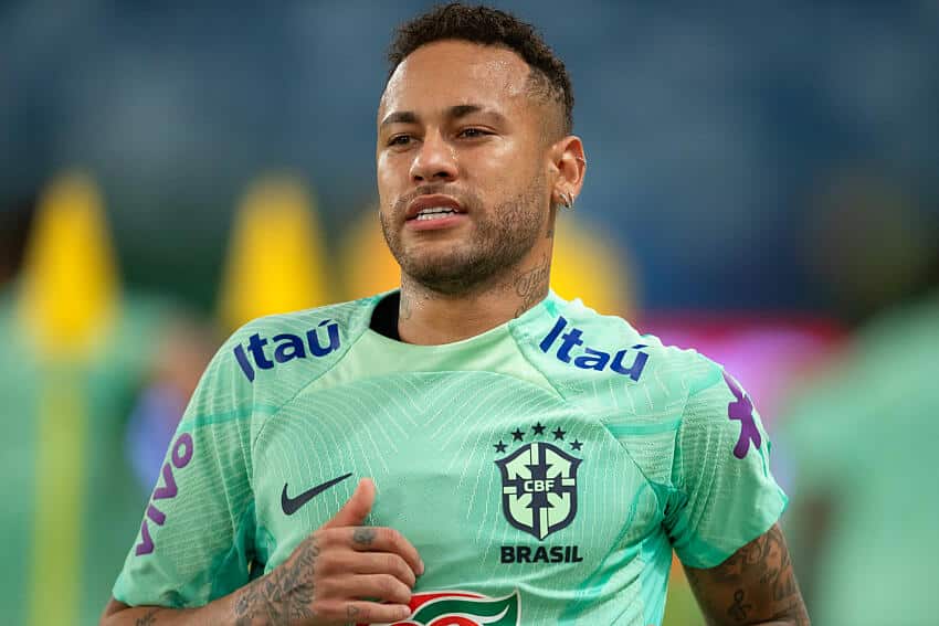 SEM PAPAS NA L&Iacute;NGUA! ap&oacute;s Neto ironizar pipoca em Neymar, atacante SOLTA O VERBO contra apresentador