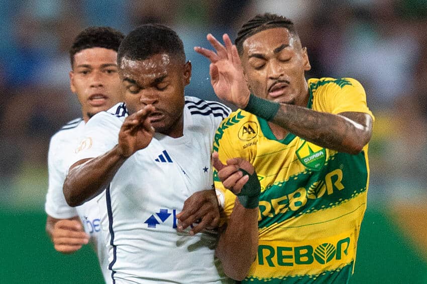 ELE FEZ ISSO MESMO! Deyverson faz GESTO para a torcida do Cuiab&aacute; e CAUSA REVOLTA na Arena Pantanal