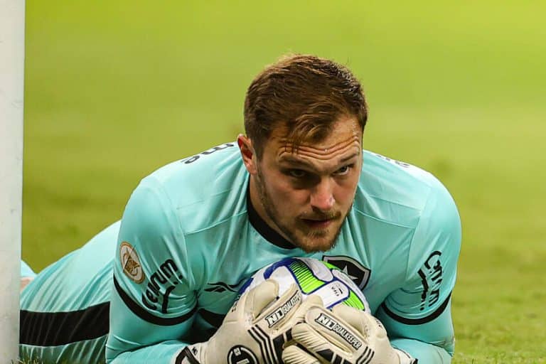 Lucas Perri: goleiro do Botafogo tem ESTAT&Iacute;STICAS ABSURDAS e empolga o torcedor