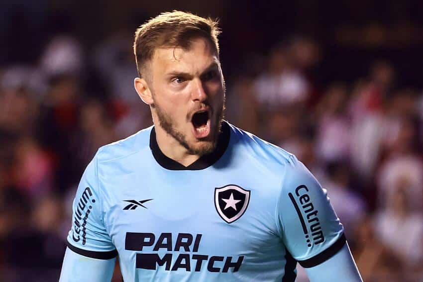 Lucas Perri: goleiro do Botafogo tem ESTAT&Iacute;STICAS ABSURDAS e empolga o torcedor